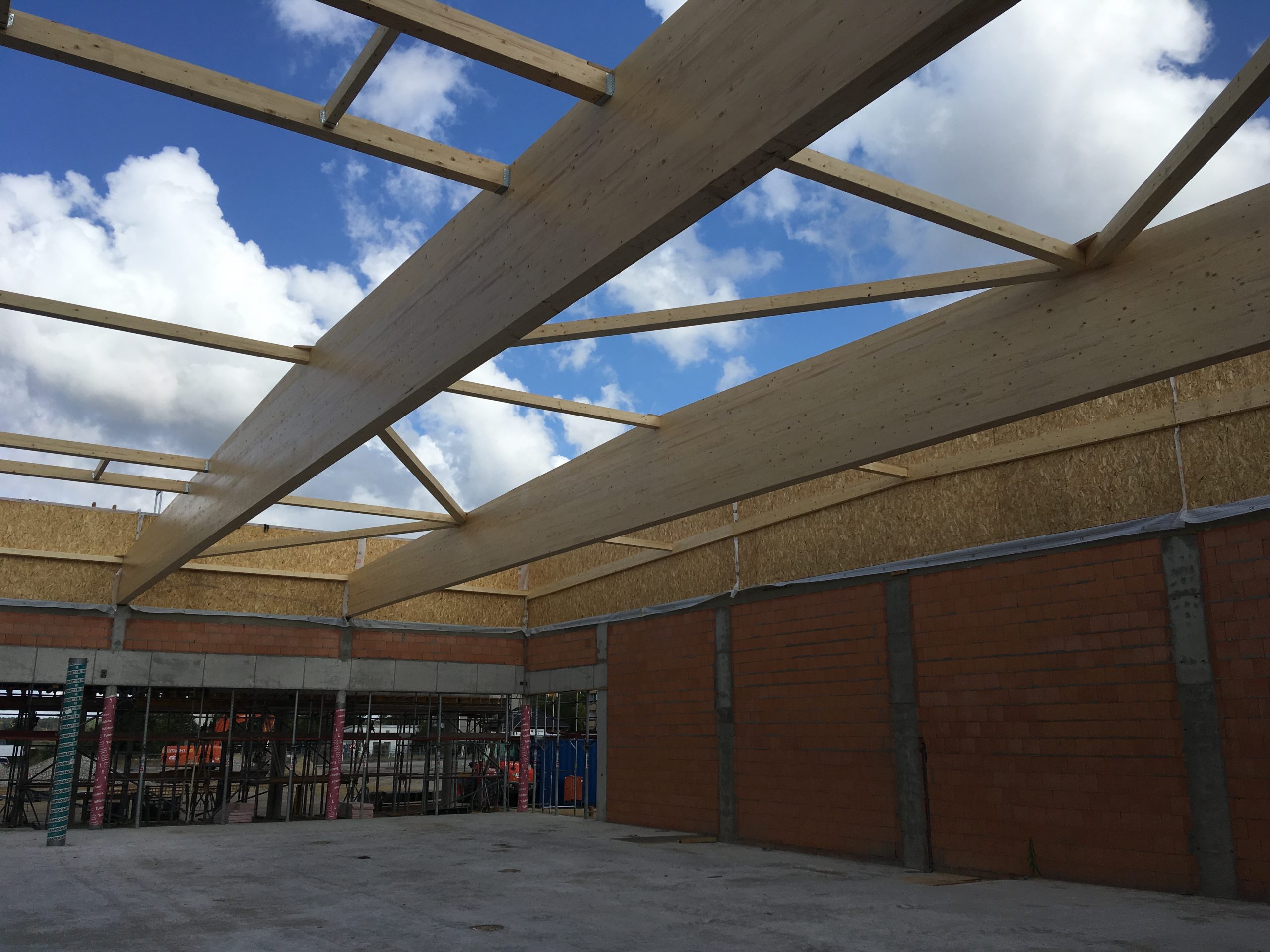 Satteldachbinder Lebensmittelmarkt Verbrauchermarkt Leimholz Dachkonstruktion Holzrahmenbauwand